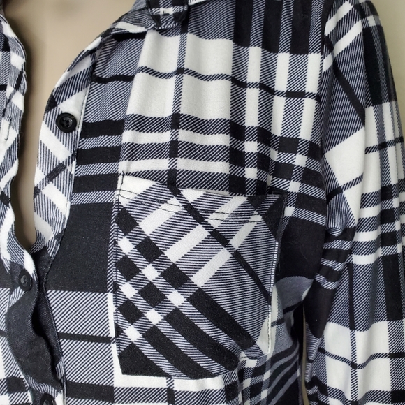 Plaid, 3/4 sleeve top. - Picture 3 of 10